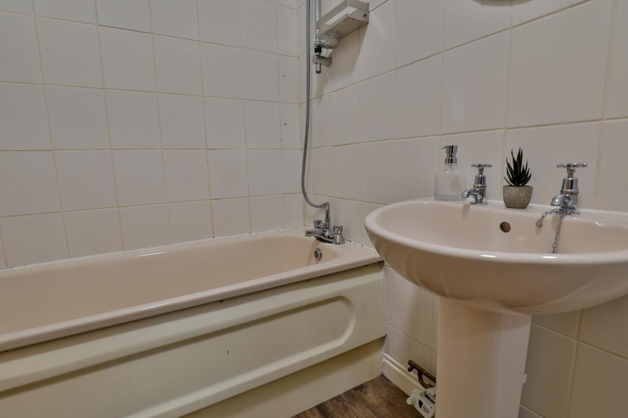 Devon St - Cozy Home, Free Easy Parking! Кингстон-апон-Халл Экстерьер фото