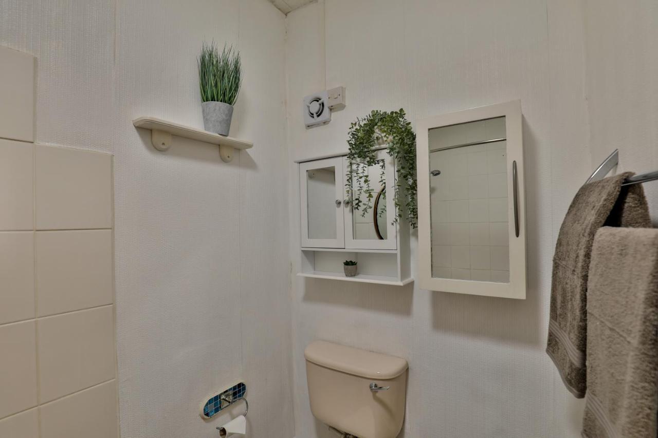 Devon St - Cozy Home, Free Easy Parking! Кингстон-апон-Халл Экстерьер фото